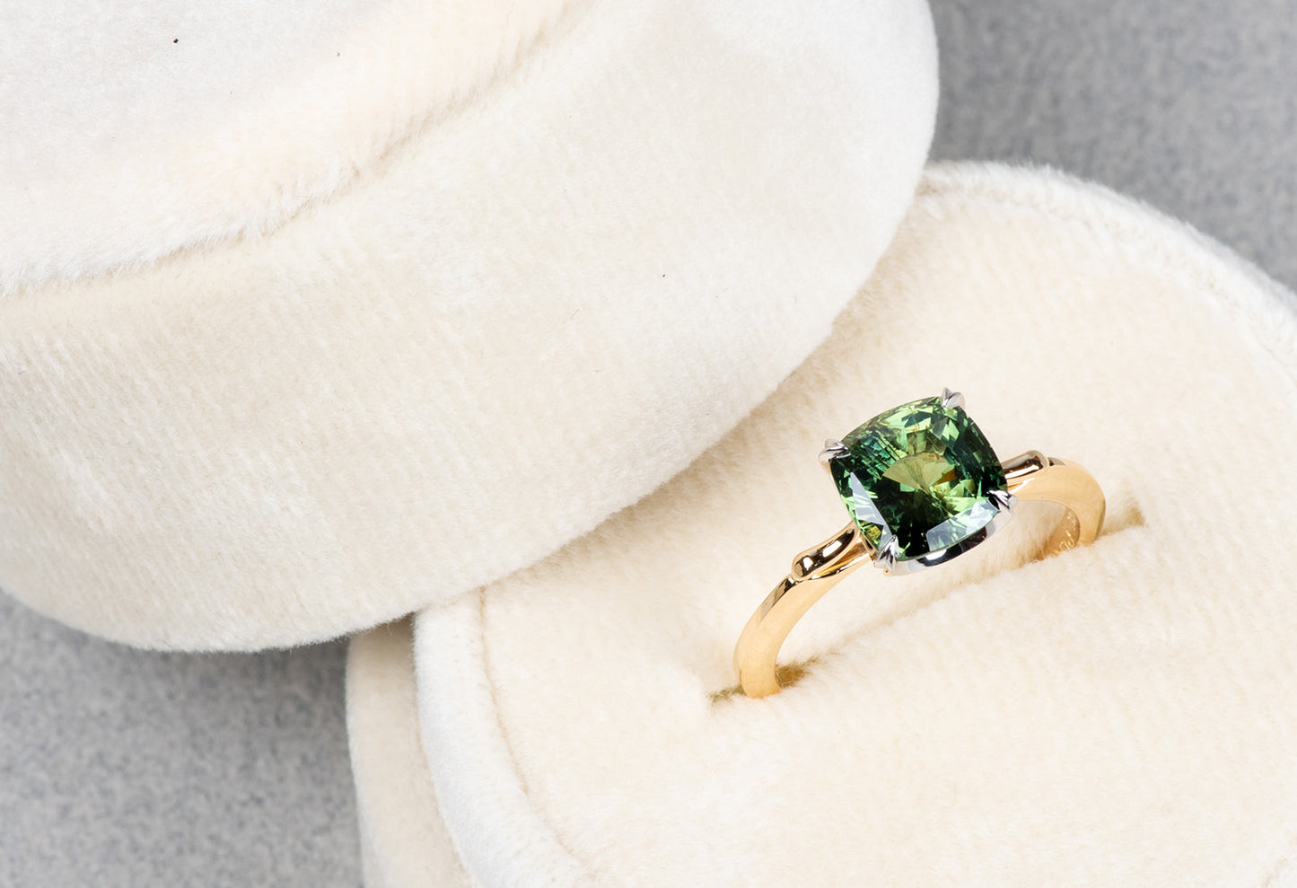 Single stone green sapphire ring