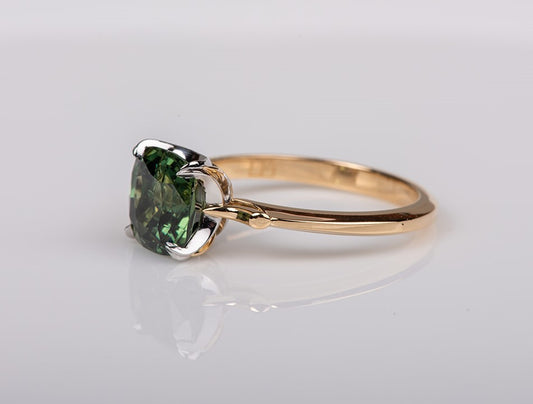 Single stone green sapphire ring