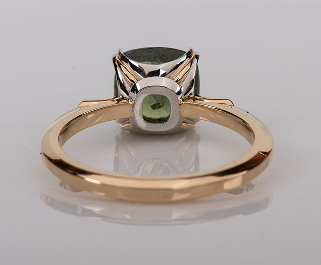 Single stone green sapphire ring