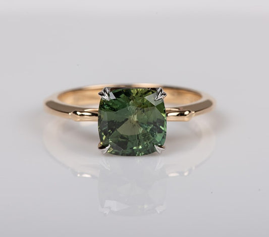 Single stone green sapphire ring
